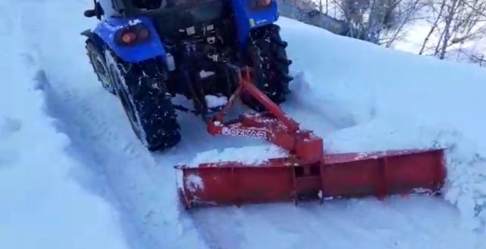 Kardan Kapanan Yolları Köy Sakinleri Kendileri Açtı